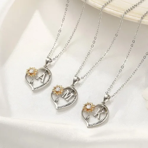 Vista 5 de M MOOHAM Sunflower Gifts for Women Girls - Heart CZ Sunflower Necklace for Women Girls Initial Sunflower Pendant Necklace Sunflower Gifts Sunflower