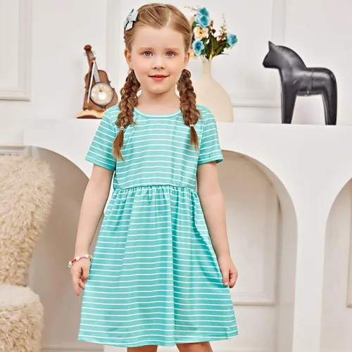 Vista 3 de PATPAT Paquete múltiple de vestidos florales para niña pequeña, paquete de 23 unidades, a lunares, manga corta, vestido de corte en línea A