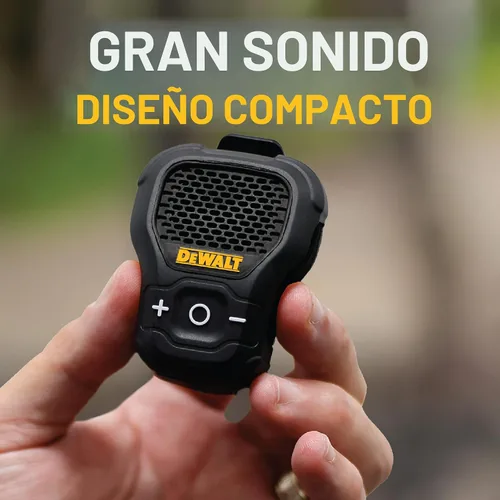 Vista 3 de DEWALT Altavoz Bluetooth Portátil Vestible [Edición Onyx - Negro] Altavoz Portátil Inalámbrico con Clip para Sitio de Trabajo Pro Resistente al Agua