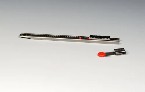 Vista 3 de NT Cutter PRO Cuchillo gráfico de acero inoxidable con bloqueo automático (AD-2P), estándar