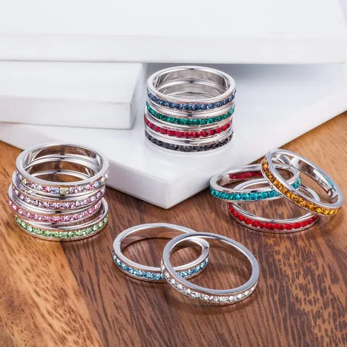 Vista 7 de Kate Bissett Anillos apilables con cristales de Swarovski, piedra natalicia