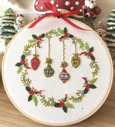 Vista 3 de Kit de bordado de Feliz Navidad, adornos de muñeco de nieve, corona, Awesocrafts gama completa de kits de bordado para principiantes y adultos