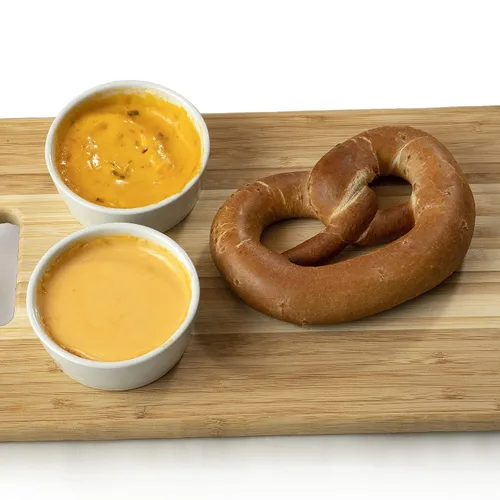 Vista 6 de Queso para untar, estable en el estante, Wisconsin, ideal como bocadillos para pretzels o verduras, (1 unidad, queso cheddar añejo)