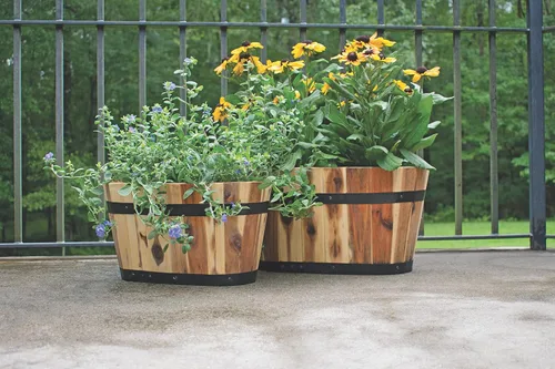 Vista 3 de Avera Products Maceta ovalada de barril de madera, maceta de 15 x 8.5 x 8 pulgadas Maceta interior o exterior Barril de madera de acacia