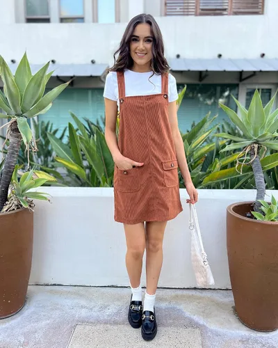 Vista 28 de luvamia Vestido de pana para mujer, tirantes ajustables, casual, a la moda, overoles cortos con bolsillos