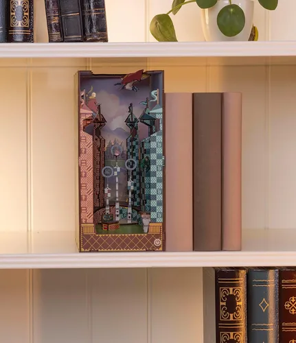 Vista 19 de Revell Harry Potter Quidditch Field 3D Book Nook - Kit de rompecabezas
