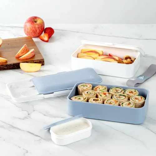 Vista 4 de Restaurantware -Bento Tek - Lonchera apilable de 40.5 onzas, 1 contenedor reutilizable para adultos – con utensilios, taza de salsa incluida, caja
