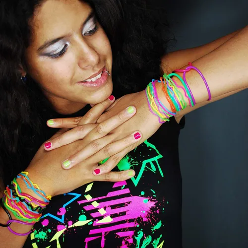 Vista 7 de 120 pulseras de gelatina de silicona, no luminosas, elásticas de los años 80, bandas elásticas para el cabello para recuerdos de fiesta, adultos