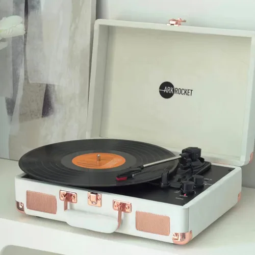 Vista 3 de Arkrocket - Tocadiscos Bluetooth Curiosity, diseño retro de maleta, tocadiscos de 3 velocidades con altavoces integrados (terciopelo marfil)