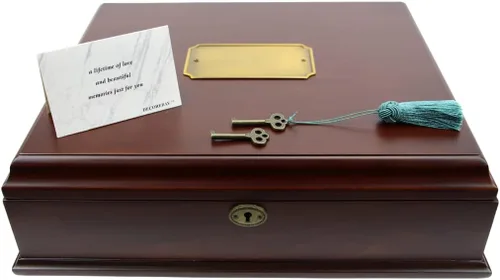 Vista 2 de Caja de madera estilo antiguo para tesoros y recuerdos con cierre en latón