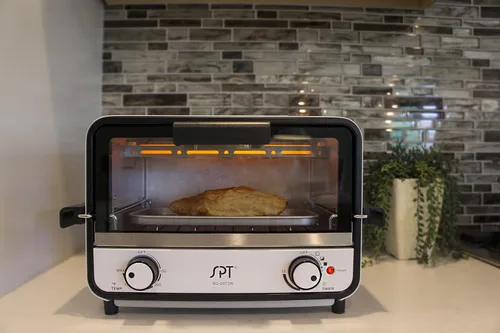Vista 6 de SPT SO-0972WB: Horno tostador de encimera de 2 rebanadas Easy Grasp, blanco, capacidad de 9 litros