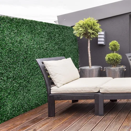Vista 2 de Outsunny 12 piezas de 20 x 20 pulgadas cuadradas de plantas de privacidad artificiales con protección UV; imitación de hierba de Milán para muro
