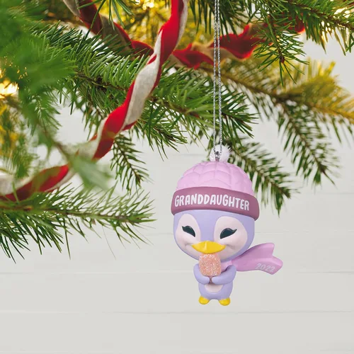 Vista 6 de Hallmark Keepsake Adorno navideño con fecha de año 2022, nieta pingüino