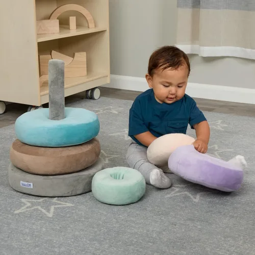 Vista 3 de Excellerations TenderTots Anillo de apilamiento gigante de peluche calmante