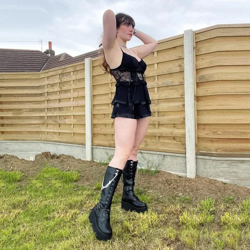 Vista 3 de Parisuit Botas góticas altas hasta la rodilla con hebilla de plataforma para mujer, tacón alto grueso, con cordones, botas de combate punk, con Negro