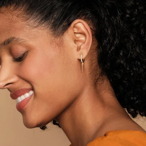Vista 2 de PAVOI Aretes colgantes de plata de ley S925 chapados en oro de 14 quilates para mujer, diseño de estrella, cerradura, mariposa, luna, relámpago