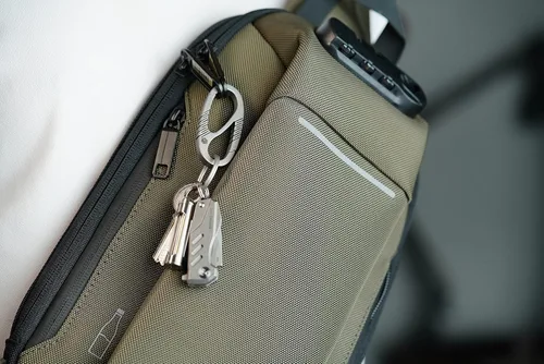Vista 9 de KeyUnity Clip de llavero de mosquetón de titanio, doble puerta de liberación rápida EDC llavero organizador para hombres y mujeres