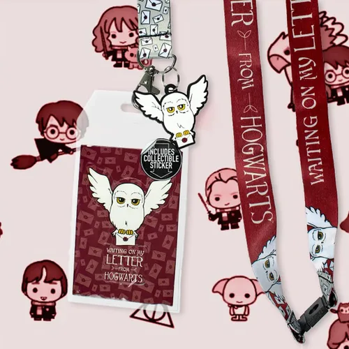Vista 4 de Harry Potter Hedwig - Soporte para tarjetas de identificación con colgante de dije de 1.5 pulgadas