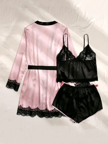 Vista 2 de WDIRARA Conjunto de pijama de satén de 3 piezas para mujer con ribete de encaje y pantalones cortos con bata