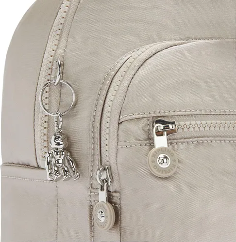 Vista 47 de Kipling Mochila pequeña Seoul para mujer, duradera, correas acolchadas para el hombro con funda para tableta, bolsa, Firma Emb, Mochila para tableta