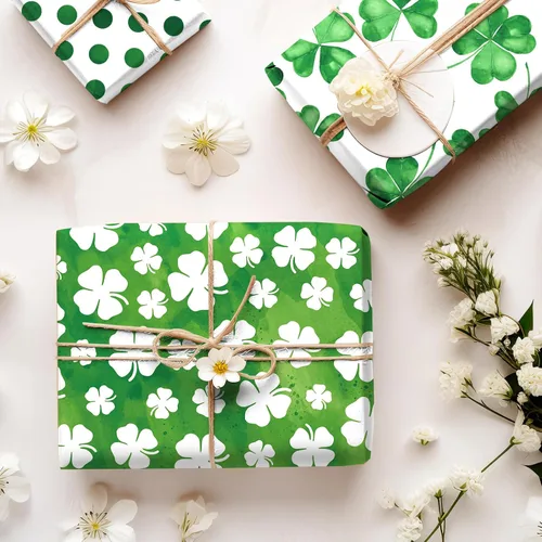 Vista 4 de Whaline 12 hojas de papel de regalo del día de San Patricio, papel de regalo de trébol de acuarela, papel de arte verde a granel, plegado plano