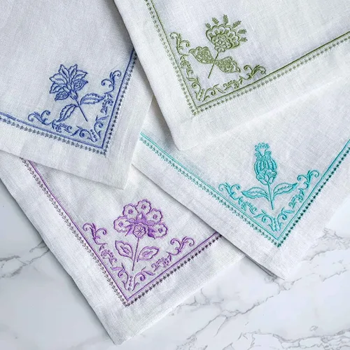 Vista 2 de s Signature Kitchen Collection - Juego de servilletas de lino blanco con bordado floral multicolor y punto de vainica