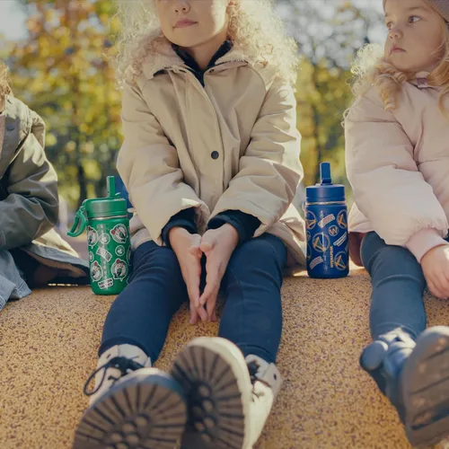 Vista 5 de Hydrapeak x NBA Botella de agua mini de 14 onzas oficialmente licenciada de los Atlanta Hawks para niños con tapa con popote y asa, reutilizable