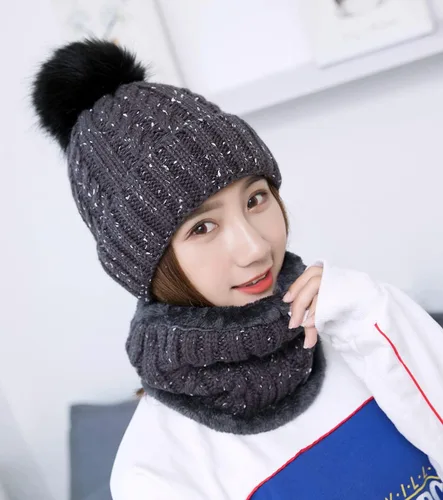 Vista 5 de IYEBRAO - Conjunto de gorro y bufanda de punto de invierno para mujer, lindo gorro de esquí con forro polar grueso, gorro de esquí cálido con pompón
