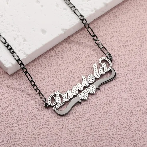 Vista 3 de Drawelry Collar con nombre personalizado de dos tonos con placa de oro de 18 quilates, chapado en doble corazón, placa con dije de placa de nombre