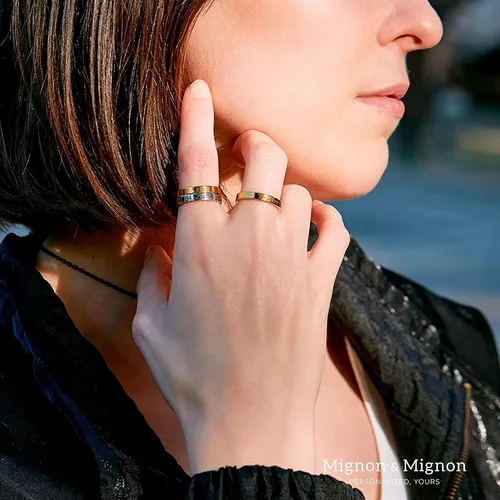 Vista 7 de MignonandMignon Anillos grabados personalizados para mujer, anillos a juego de amistad, apilamiento de coordenadas, conmemorativo para mejor amiga