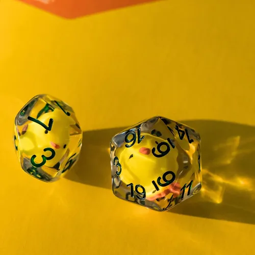 Vista 4 de Cusdie 8 dados DND, juego de dados poliédricos rellenos de animales, juego de dados de animales para juegos de rol, dados D&D