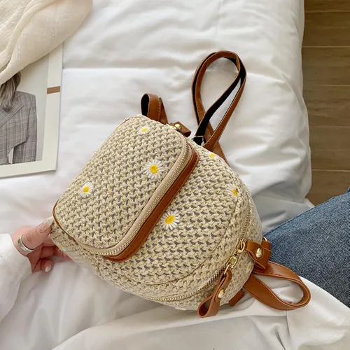 Vista 5 de OWGSEE Mochila de paja de ganchillo tejida a mano de moda de verano para mujer, Caqui