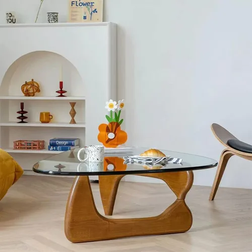 Vista 8 de Mesa auxiliar moderna Mid-Century con parte superior triangular de vidrio transparente y base de madera maciza, mesa auxiliar moderna para sala
