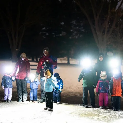 Vista 7 de EverBrite Linterna frontal LED, 4 modos de iluminación, cabezal giratorio con diadema ajustable, IPX4 resistente al agua, perfecto para correr