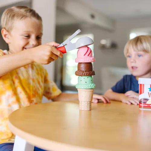 Vista 6 de Melissa & Doug Juego de helado Scoop and Stack, juguetes magnéticos de madera y accesorios de cocina, juguetes de aprendizaje preescolar para niñas