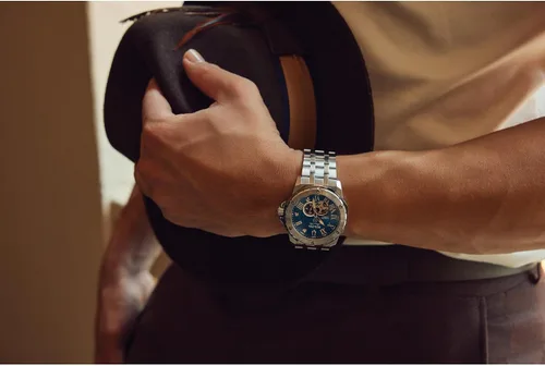 Vista 6 de Bulova Marc Anthony Reloj automático de acero inoxidable con estrella marina para hombre, apertura abierta, parte trasera de caja de exposición