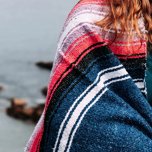 Vista 5 de Open Road Goods Manta de diamantes mexicanos – Manta de yoga pesada XL – Hecho a mano en México – Manta gruesa estilo serape bohemio estilo Saltillo