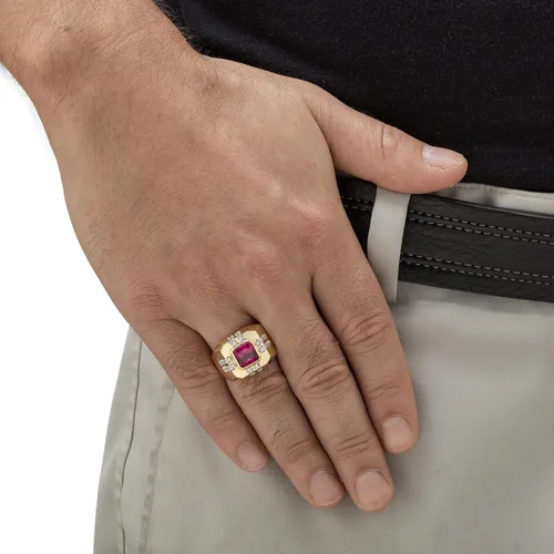 Vista 3 de PalmBeach Jewelry - Anillo para hombre, chapado en oro amarillo, corte cuadrado, rubí rojo, espinela azul y circonita cúbica