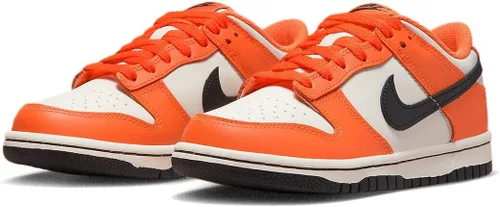 Vista 909 de Nike Kid's Dunk Low Sneaker