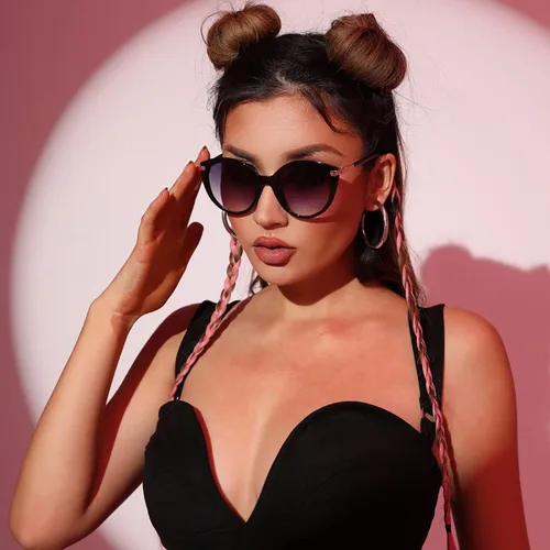 Vista 2 de Mriendao Gafas de sol vintage de ojo de gato para mujer, gafas de sol redondas de moda, estilo UV400, protección