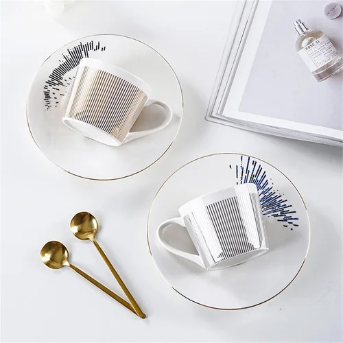 Vista 3 de Juego de tazas de café, taza de espejo y platillo creativo de lujo, taza de imagen invertida, taza de té de porcelana con incrustaciones doradas