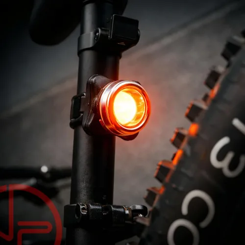 Vista 6 de OPTIKS 210 Luces de bicicleta delanteras y traseras USB recargables LED monopatín Longboard Bicicletas