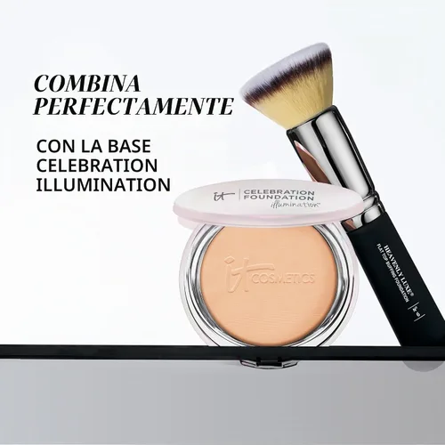 Vista 7 de It Cosmetics, Heavenly Luxe, brocha de volumen para aplicación de base.