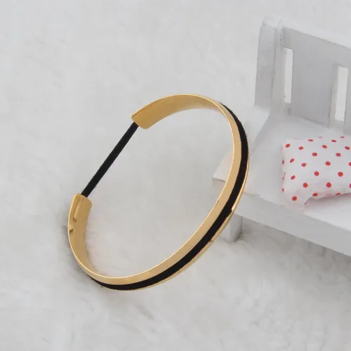 Vista 2 de Zuo Bao Pulsera de acero con ranura en V