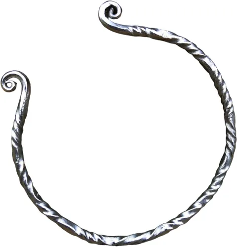 Vista 19 de NauticalMart Collar medieval de hierro tradicional celta torque torque, torque forjado a mano, torc nórdico medieval, cuello auténtico y anillo