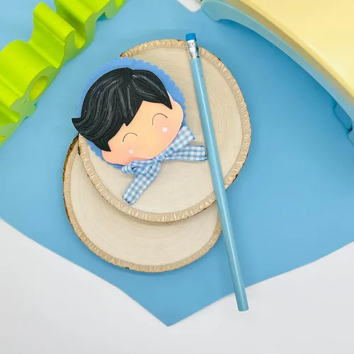 Vista 5 de Adorno para lapiz hecho a mano, adorno para lapiz de motivo de niño, aplique en goma eva para lapiz. adorno de niño para lapiz, adorable diseño