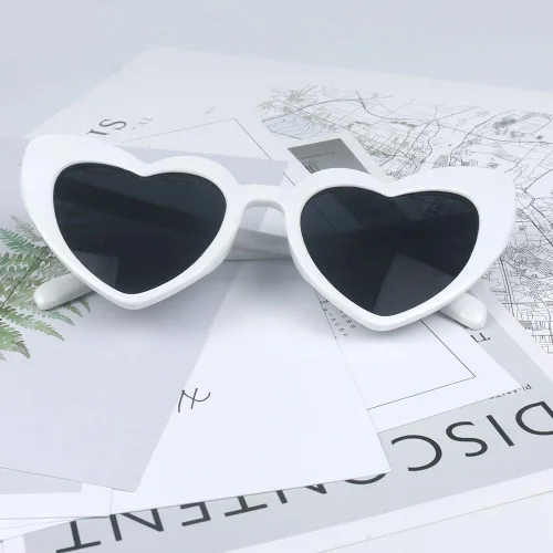 Vista 4 de Paquete de 7 lentes de sol en forma de corazón para despedida de soltera dama de honor novia corazón