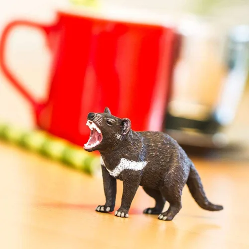 Vista 7 de Safari Ltd. Tasmanian Devil Figurine - Figura marsupial realista de 3.5 pulgadas, juguete educativo para niños, niñas y niños a partir de 3 años