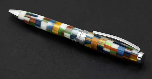 Vista 3 de Xezo Urbanite II Twist Action - Bolígrafo de punta media. Acrílico a cuadros multicolor Jazzy sobre latón. Cromado. Hecho a mano, edición limitada