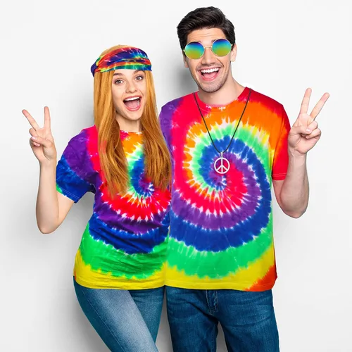 Vista 5 de El disfraz hippie de 5 piezas incluye una camiseta colorida de teñido anudado, peluca marrón dorado, collar de signo de la paz, diadema y lentes